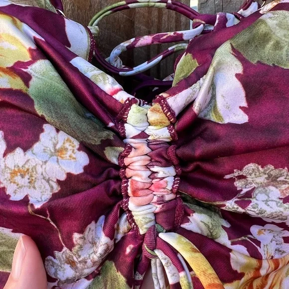 Buckle P2F burgundy floral cold shoulder bikini top - Picture 12 of 13